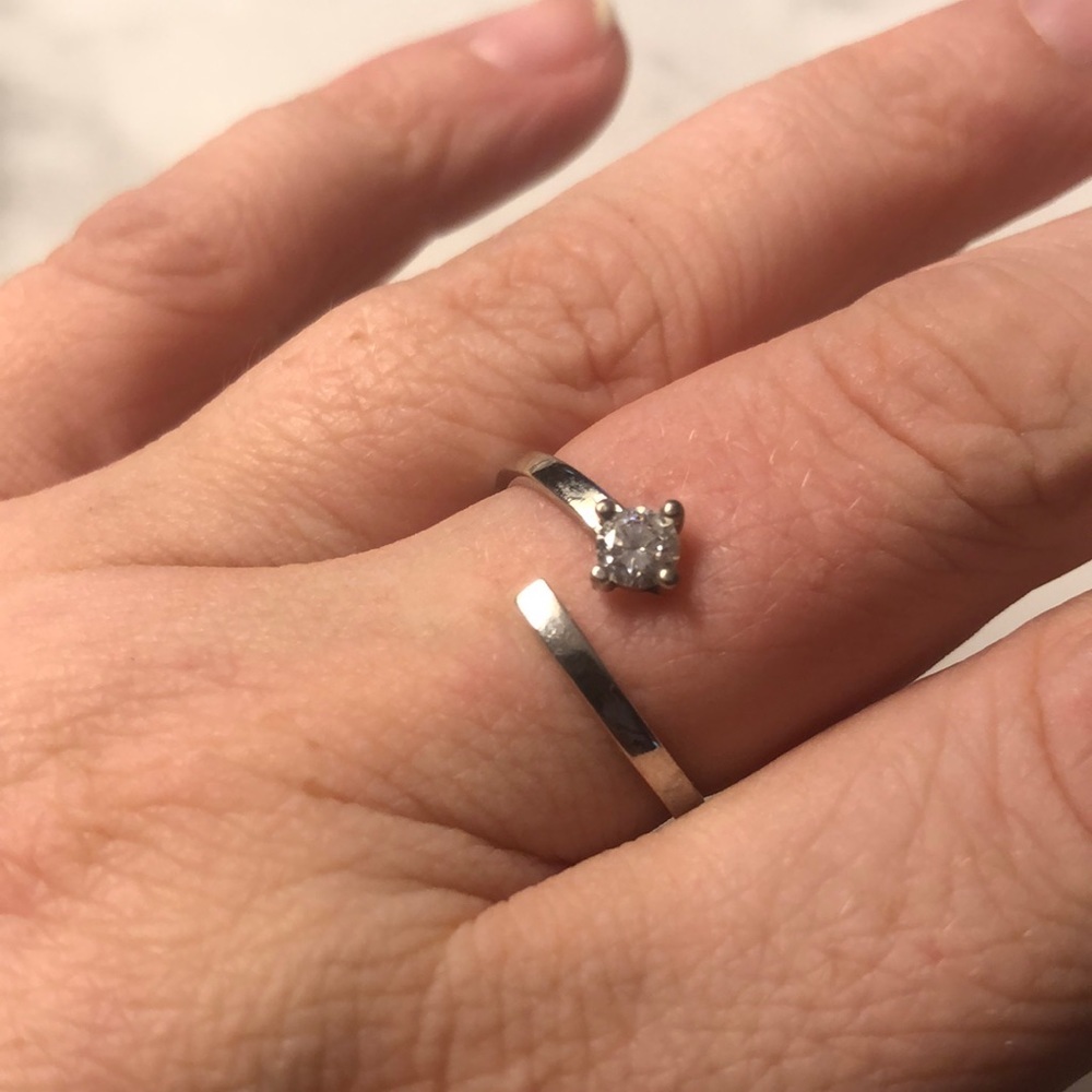 Cubic zirconia & sterling silver prong‎ set adjustable ring size 8